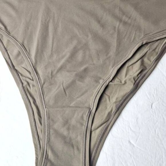 SKIMS BIKINI PANTY NWT - Picture 3 of 9